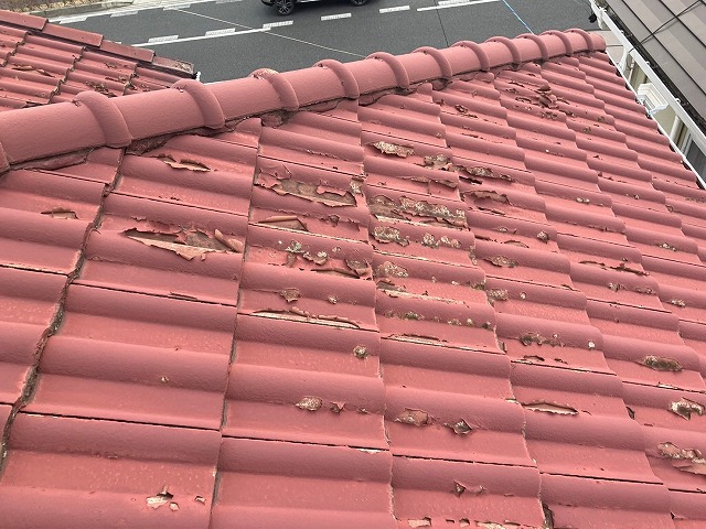 葺き替え工事が推奨されるセメント瓦